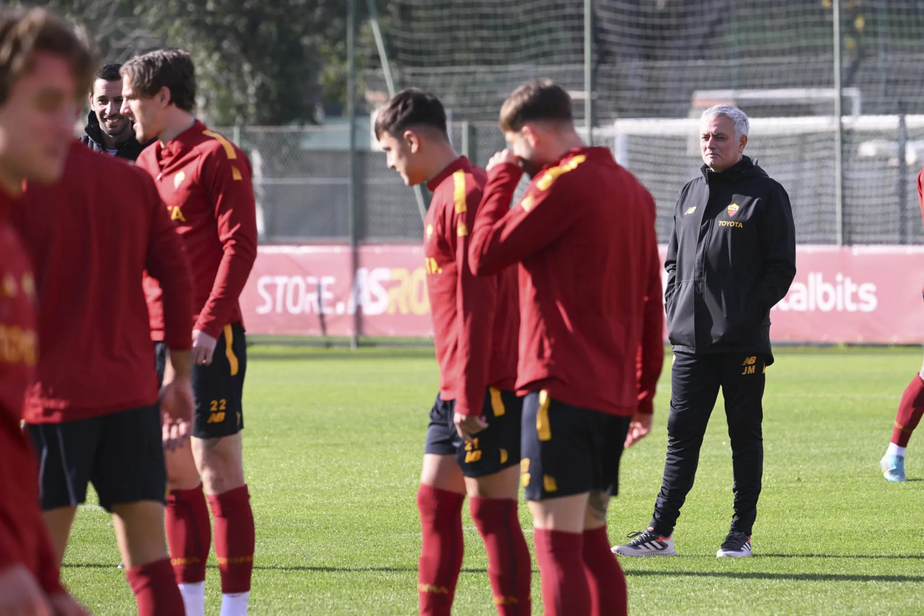 赛事资讯包含意大利杯赛程吃紧；俄克拉荷马雷霆转会期队长鼓劲；话题不断；控场能力成焦点的词条