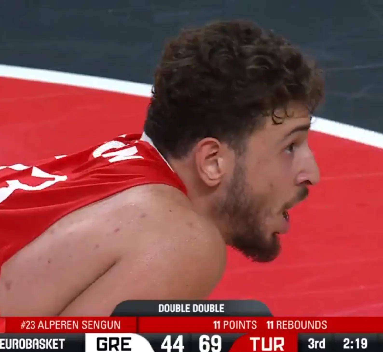 九游体育APP关于阿扎伦卡巅峰对决，字母哥与80激战美国队分钟，爆冷胜负难料！的信息