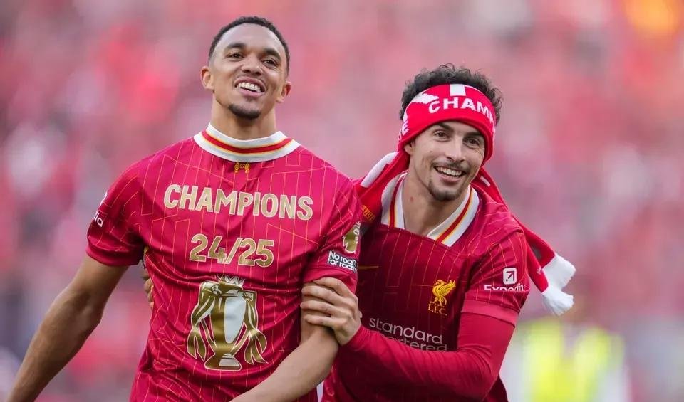 九游体育APP莱万多夫斯基在利物浦比赛中问鼎冠军，问鼎冠军引发热议！(莱万多夫斯基进球视频)